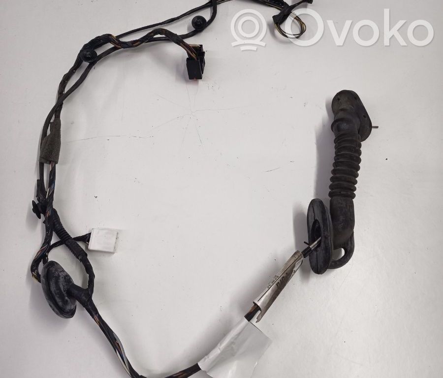 Cableado de puerta trasera   3M5T14240