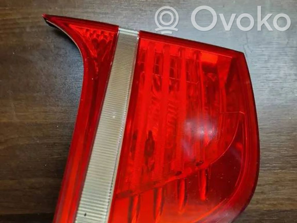 BMW X5 E70 Aizmugurējais lukturis pārsegā 