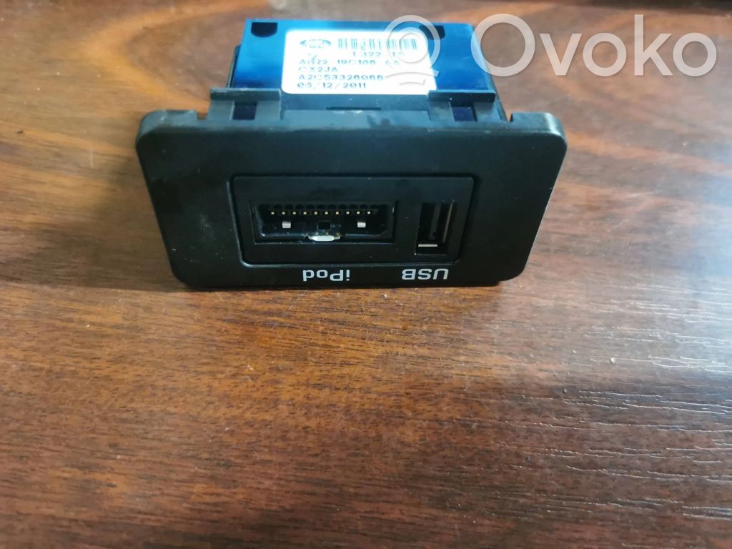 Land Rover Range Rover L322 USB socket connector 