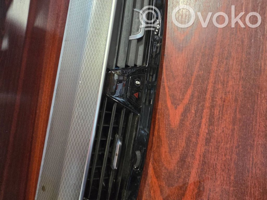 BMW 5 G30 G31 G38 Dysze / Kratki środkowego nawiewu deski rozdzielczej 