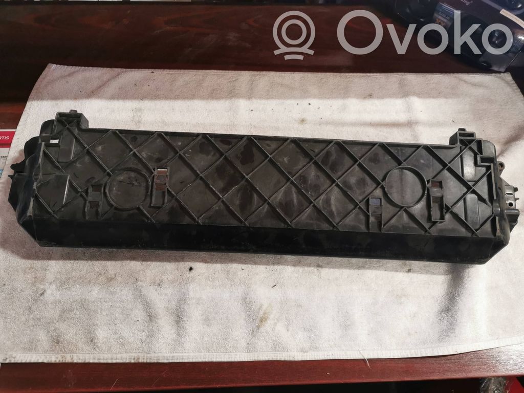 BMW X5 F15 Radiatoru paneļa apakšējā daļa (televizora) 