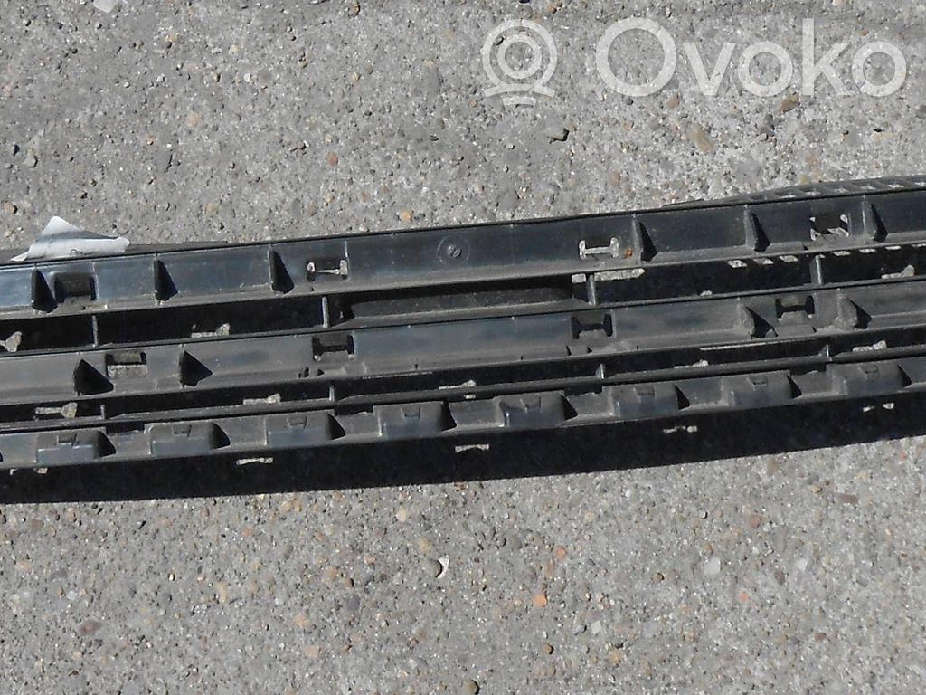 Volkswagen Scirocco Grille inférieure de pare-chocs avant 