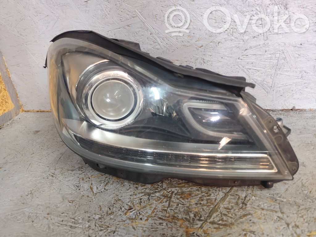 Mercedes-Benz C W204 Lampa przednia 