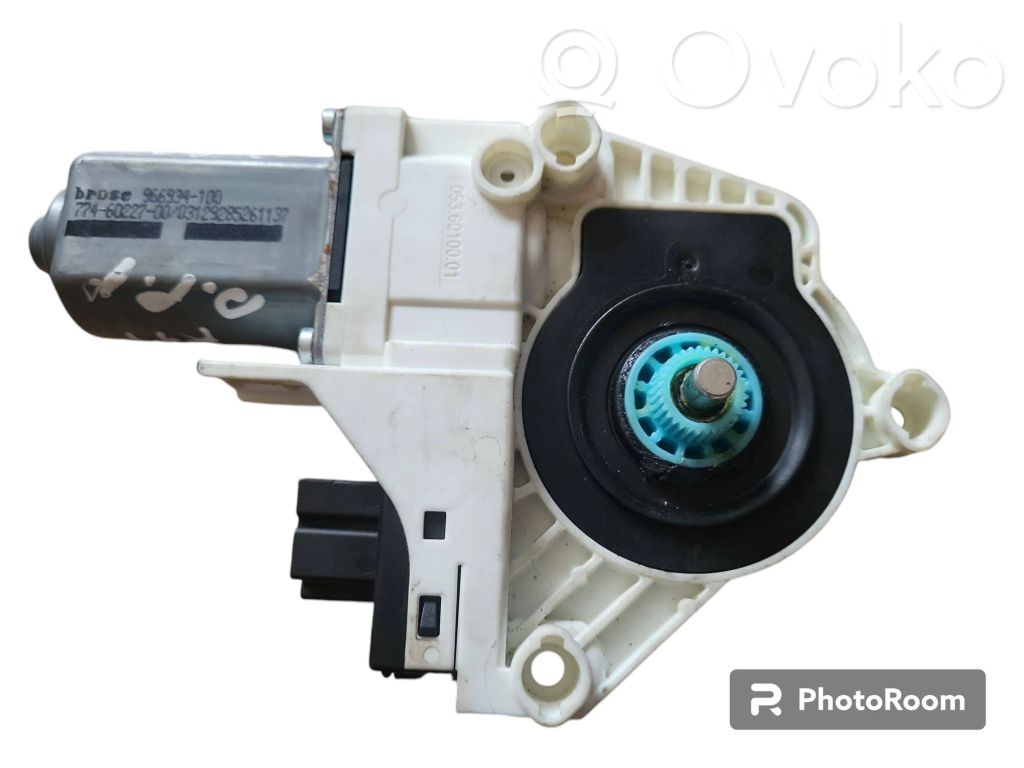 Audi A4 S4 B7 8E 8H Front door window regulator motor 