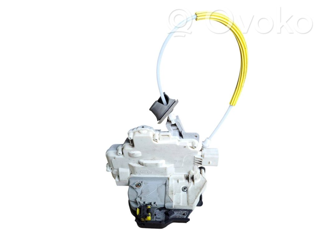 Audi A4 S4 B7 8E 8H Takaoven lukko 