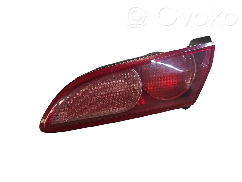Alfa Romeo 159 Galinis žibintas dangtyje 
