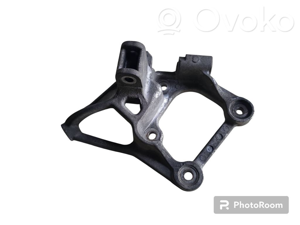Citroen Berlingo Engine mounting bracket 
