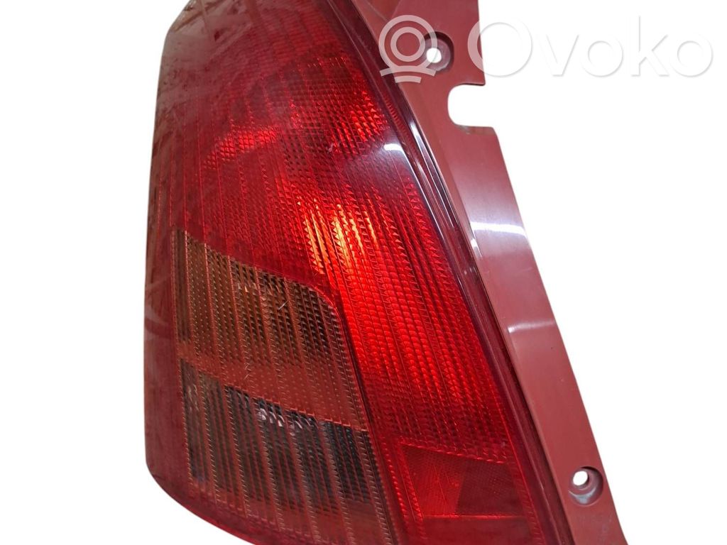 Suzuki Swift I Aizmugurējais lukturis virsbūvē 