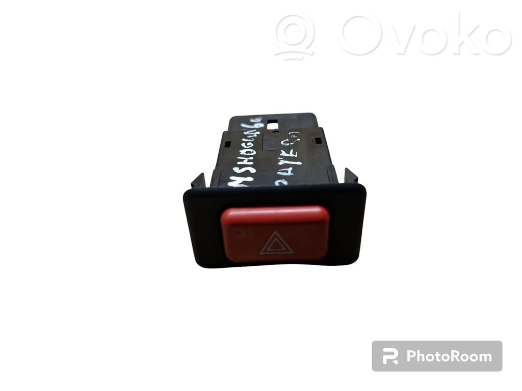 Mitsubishi Pajero Botón interruptor de luz de peligro 