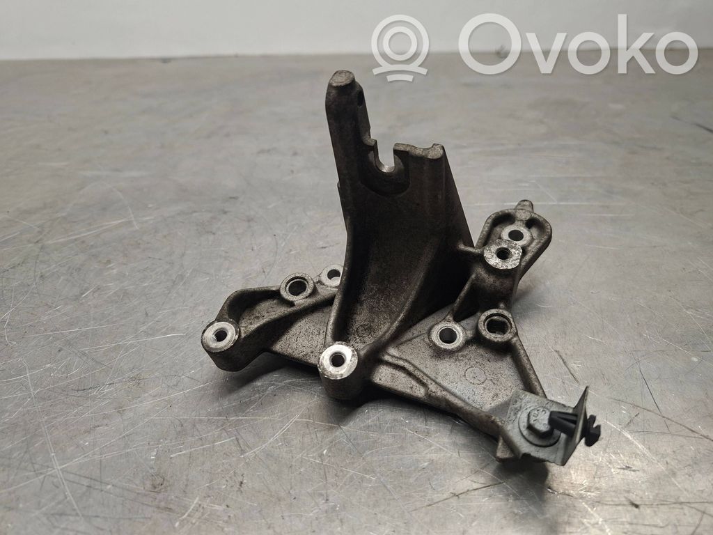 Ford Mondeo MK IV Engine mounting bracket 