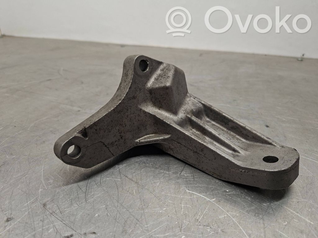 Ford Mondeo MK IV Engine mount bracket 