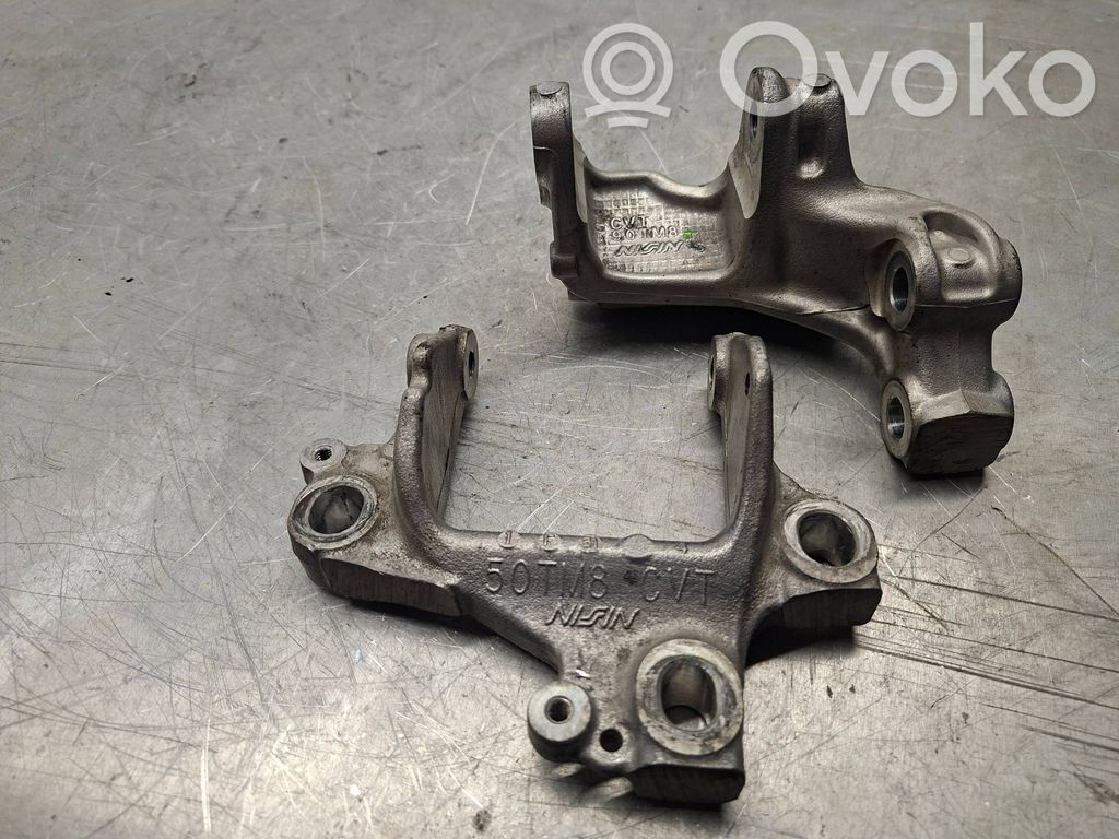 Engine mounting bracket   50TM8,90TM8