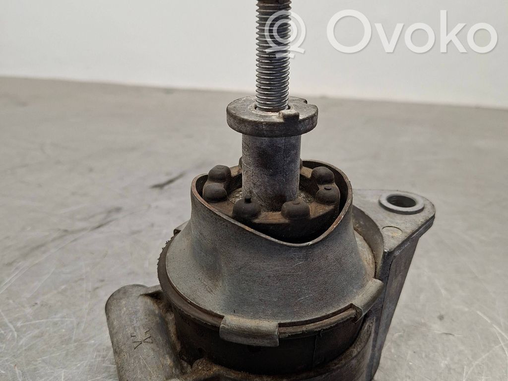 Opel Astra H Engine mount bracket 