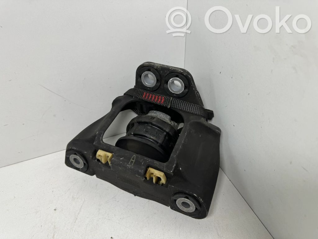 Engine mount bracket   31330588