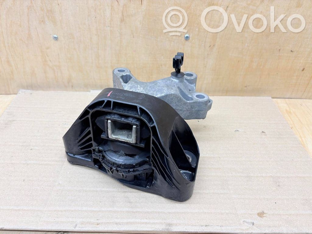Renault Captur Engine mount bracket 