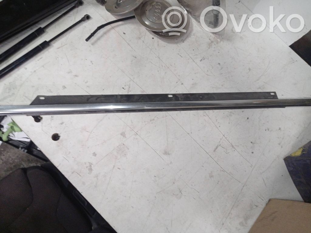 Listwa / Uszczelka szyby drzwi tylnych   4L0853764A