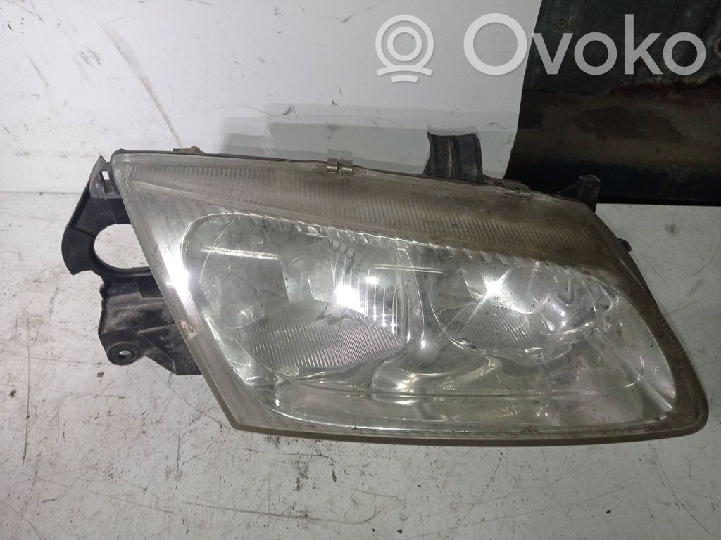 Nissan Almera N16 Lampa przednia 