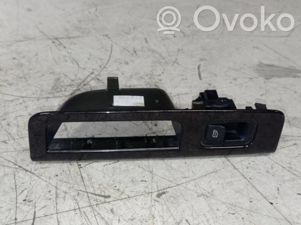 Electric window control switch   8679679,D1777777