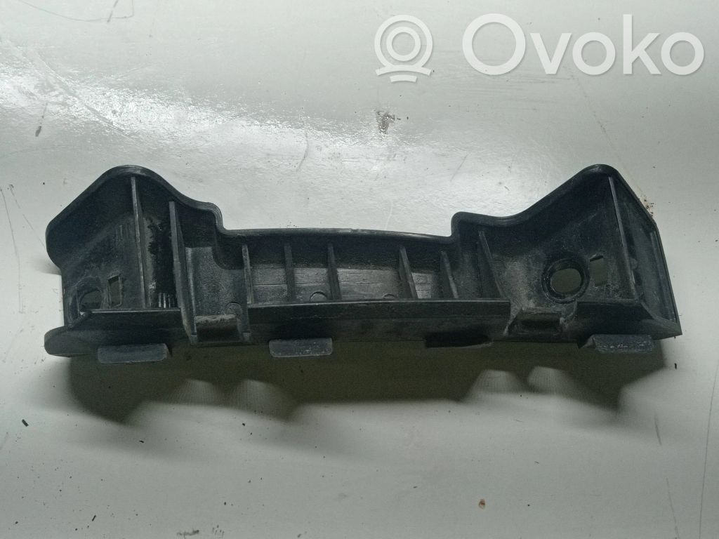 KIA Ceed Etupuskurin kannake 