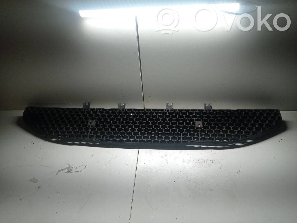 KIA Ceed Etupuskurin kannake 