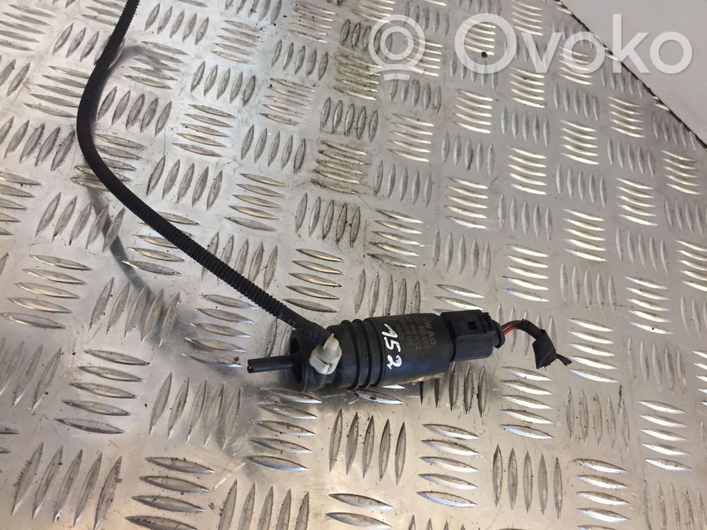 Volkswagen Phaeton Windscreen/windshield washer pump 