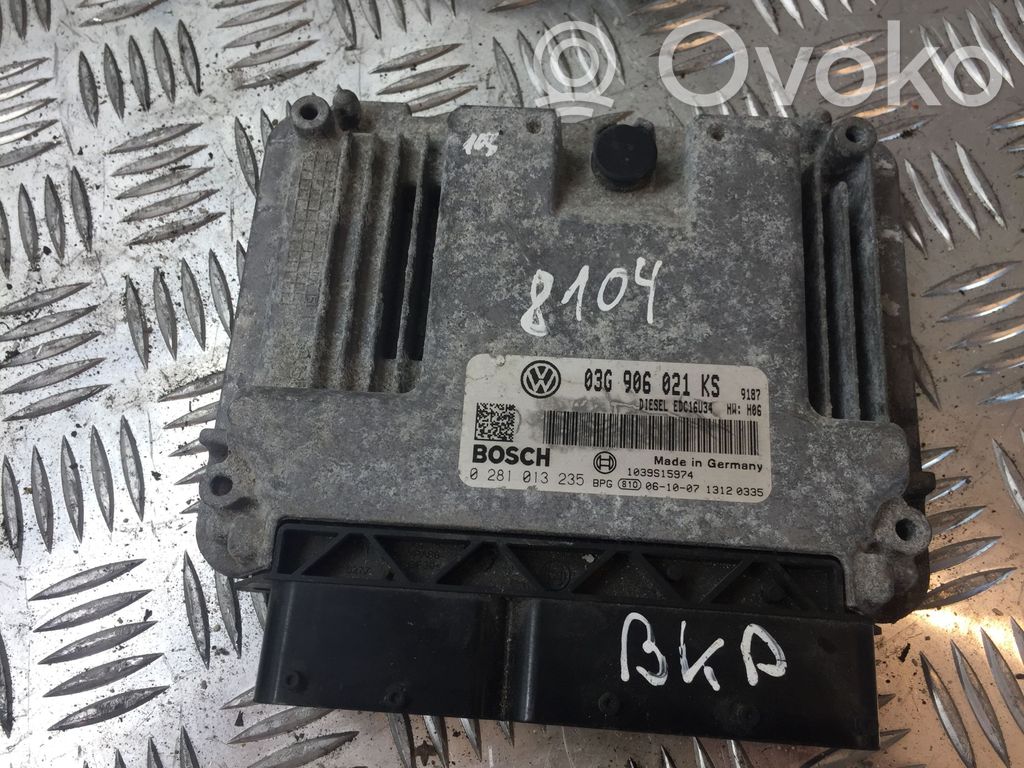 Volkswagen PASSAT B6 Engine control unit/module 