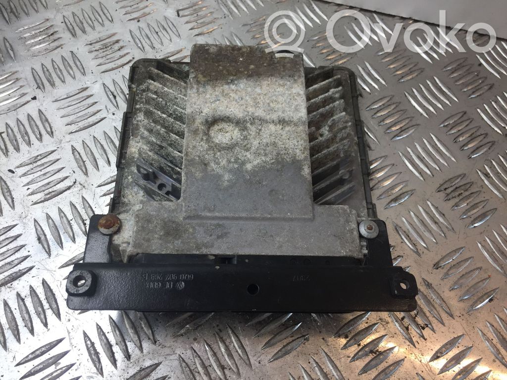 Volkswagen PASSAT B6 Engine control unit/module 
