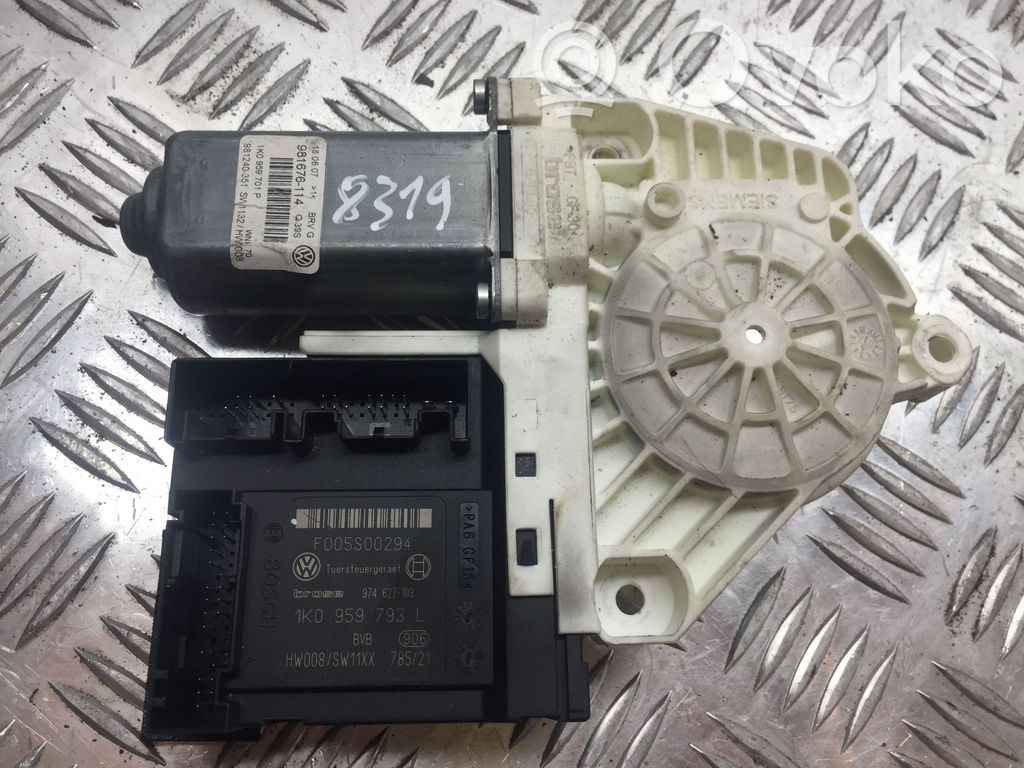 Volkswagen PASSAT B6 Front door window regulator motor 