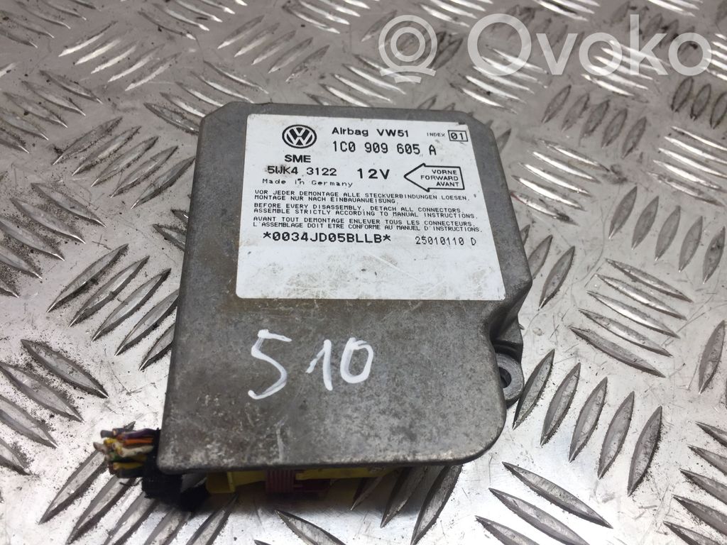 Volkswagen Golf IV Oro pagalvių valdymo blokas 