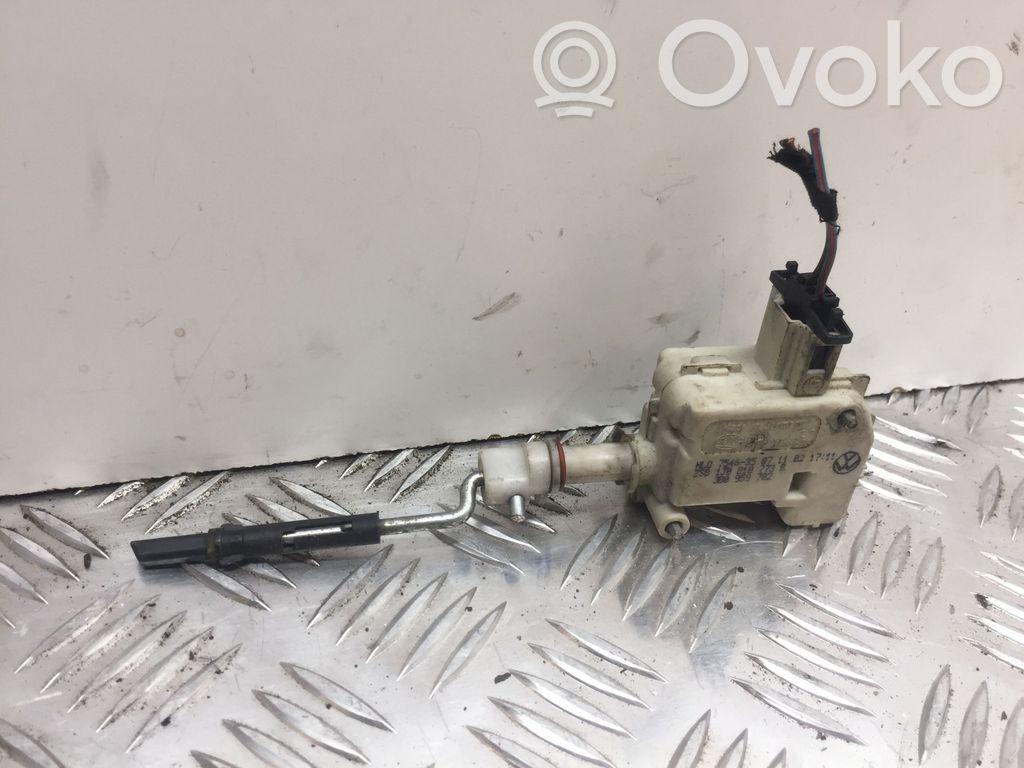 Volkswagen Golf IV Fuel tank cap lock 
