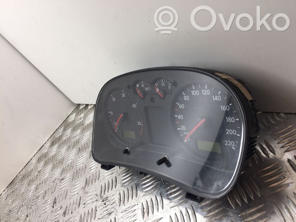 Volkswagen Golf IV Speedometer (instrument cluster) 
