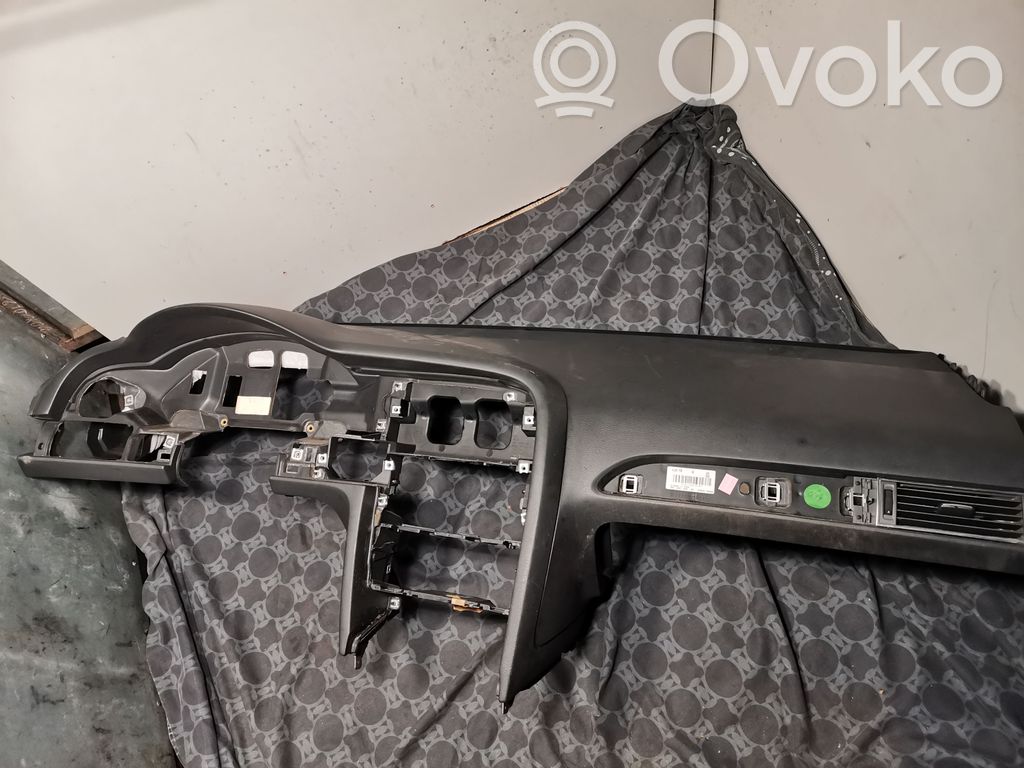 Dashboard   4F0857067,4F1857041R