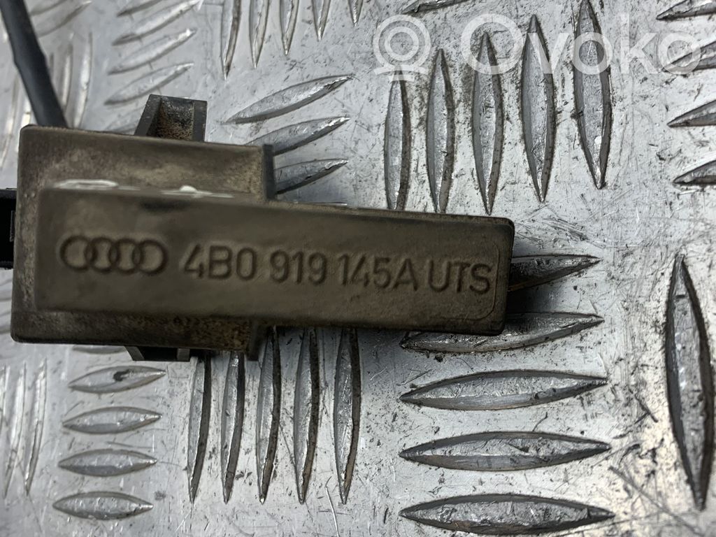 Audi A4 S4 B7 8E 8H Aerial antenna amplifier 