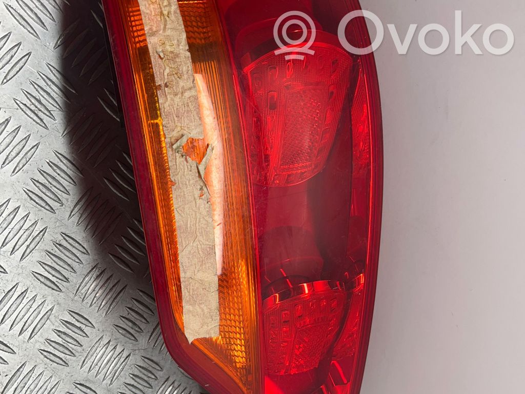 Audi Q7 4L Aizmugurējais lukturis virsbūvē 