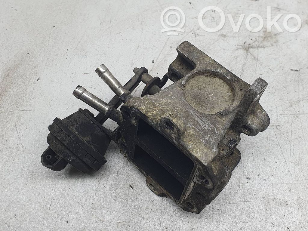 Volkswagen PASSAT B6 Chłodnica spalin EGR 