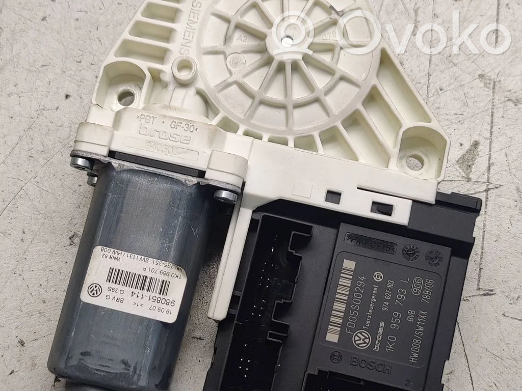 Volkswagen PASSAT B6 Silnik regulatora szyby drzwi przednich 