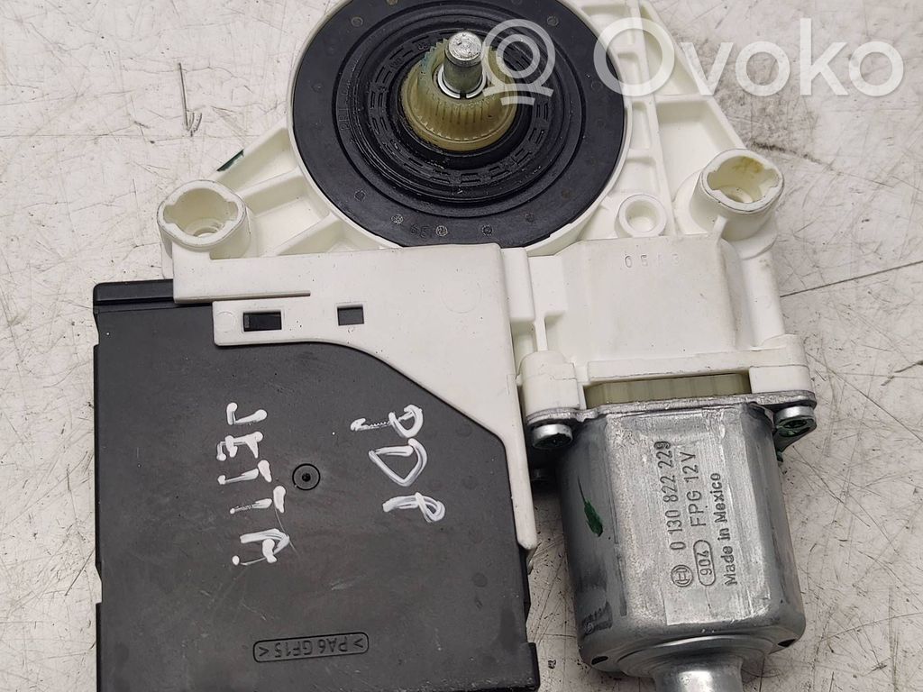 Volkswagen Jetta VI Silnik regulatora szyby drzwi przednich 
