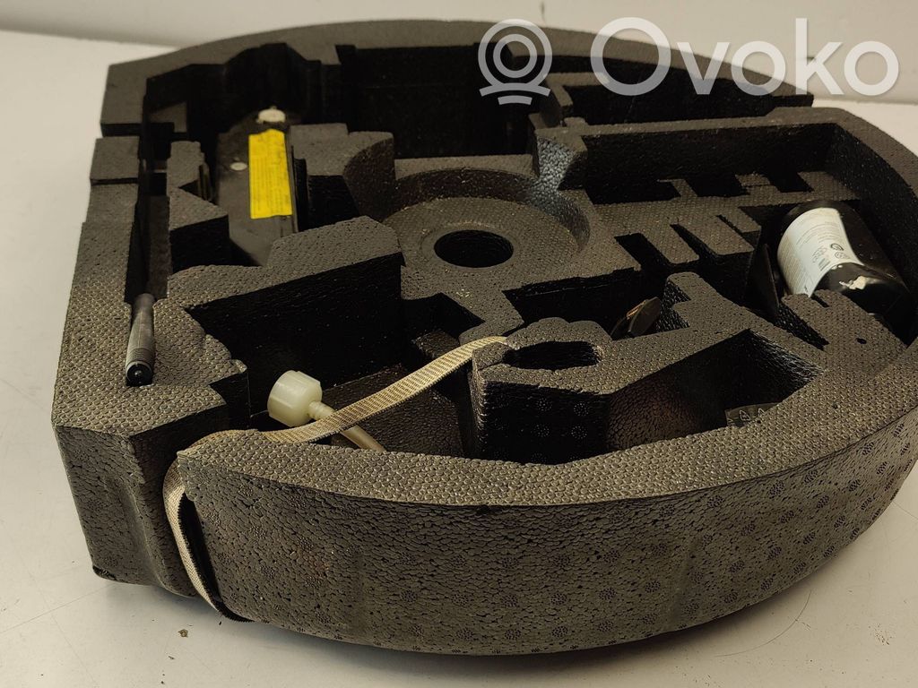 Audi A3 S3 8P Tool box 