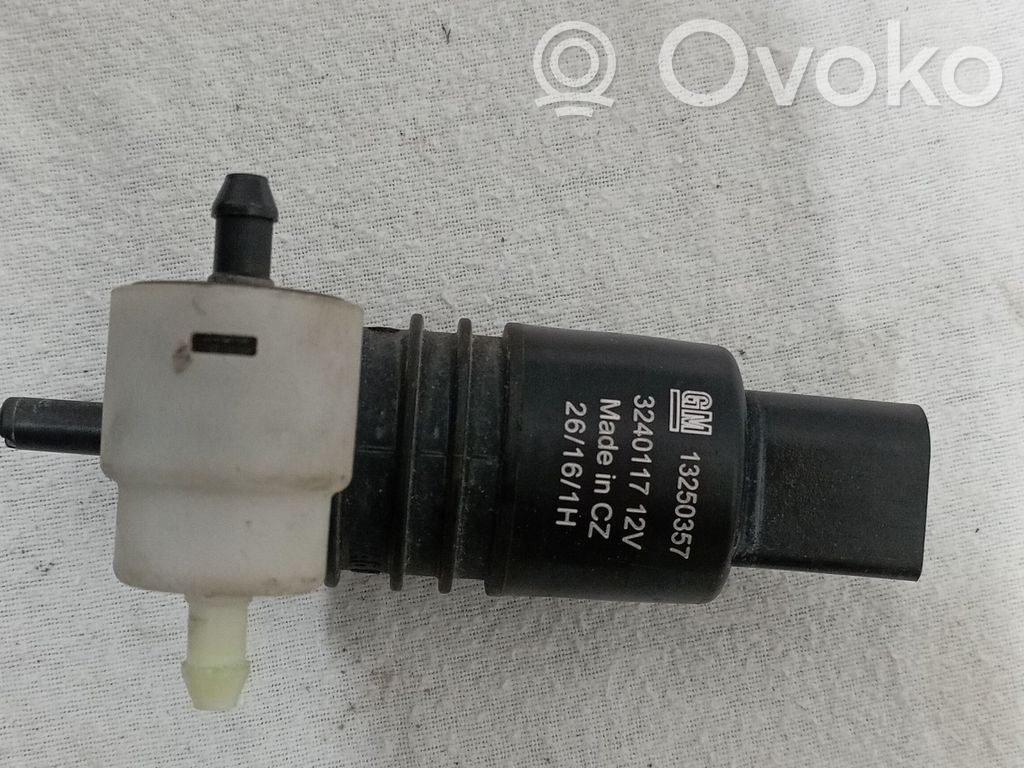 Windscreen/windshield washer pump   13250357