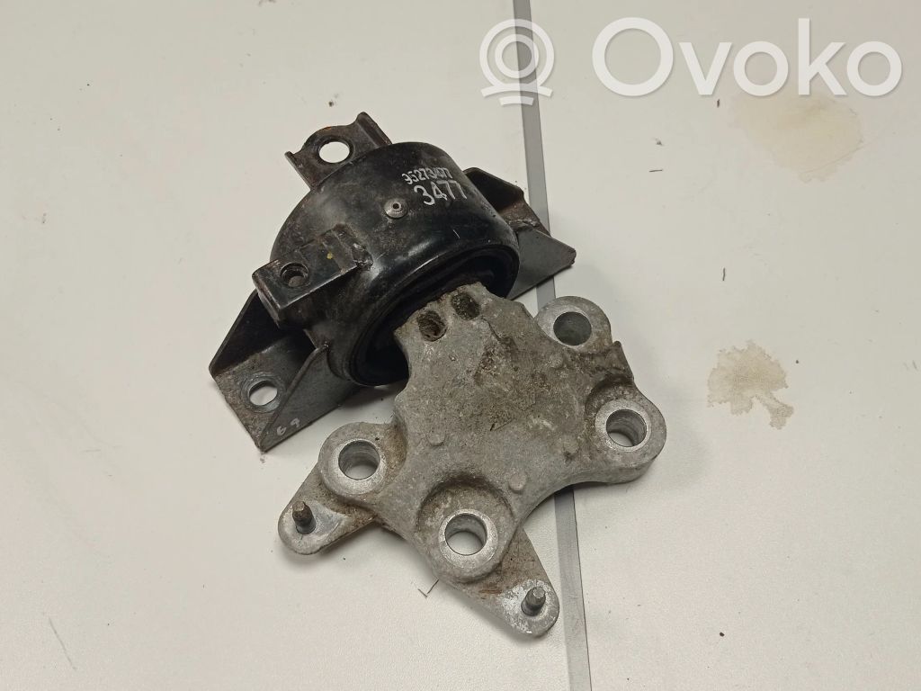Buick Encore I Engine mount bracket 