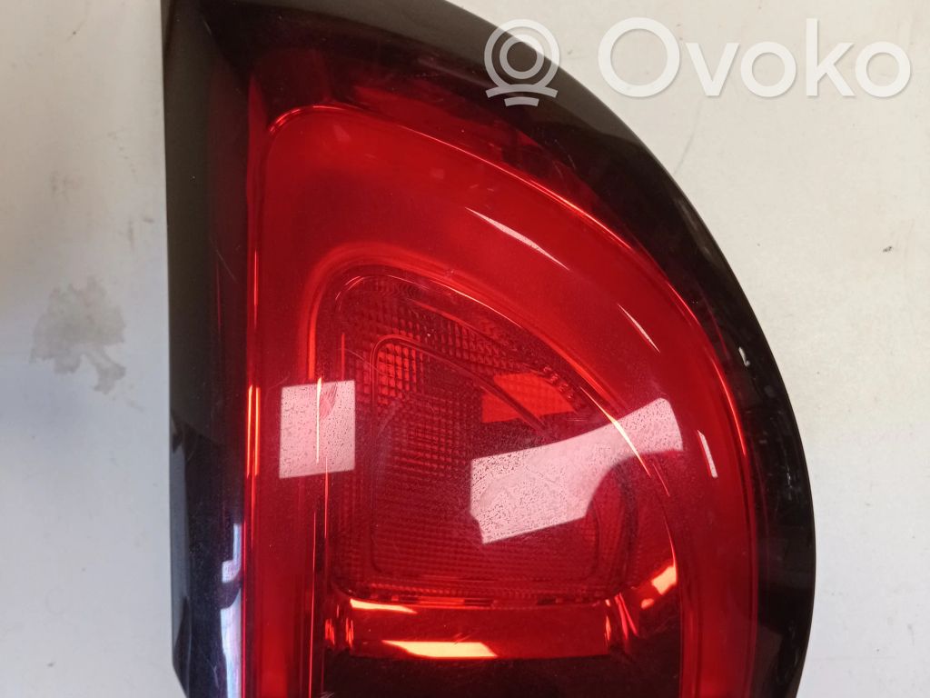 Chrysler Pacifica Rear/tail lights 