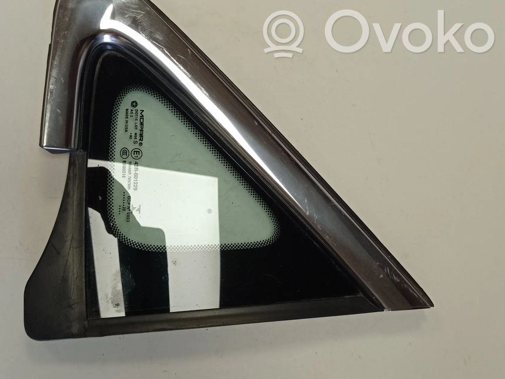 Chrysler Pacifica Front triangle window/glass 