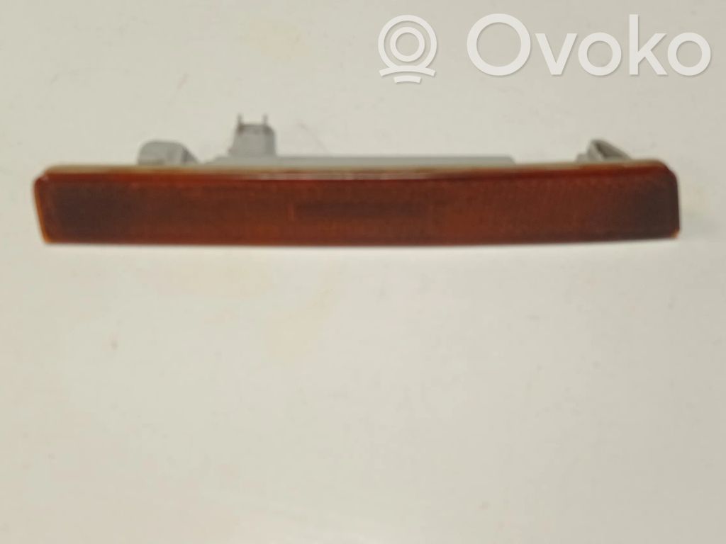 Dodge Challenger Front reflector 