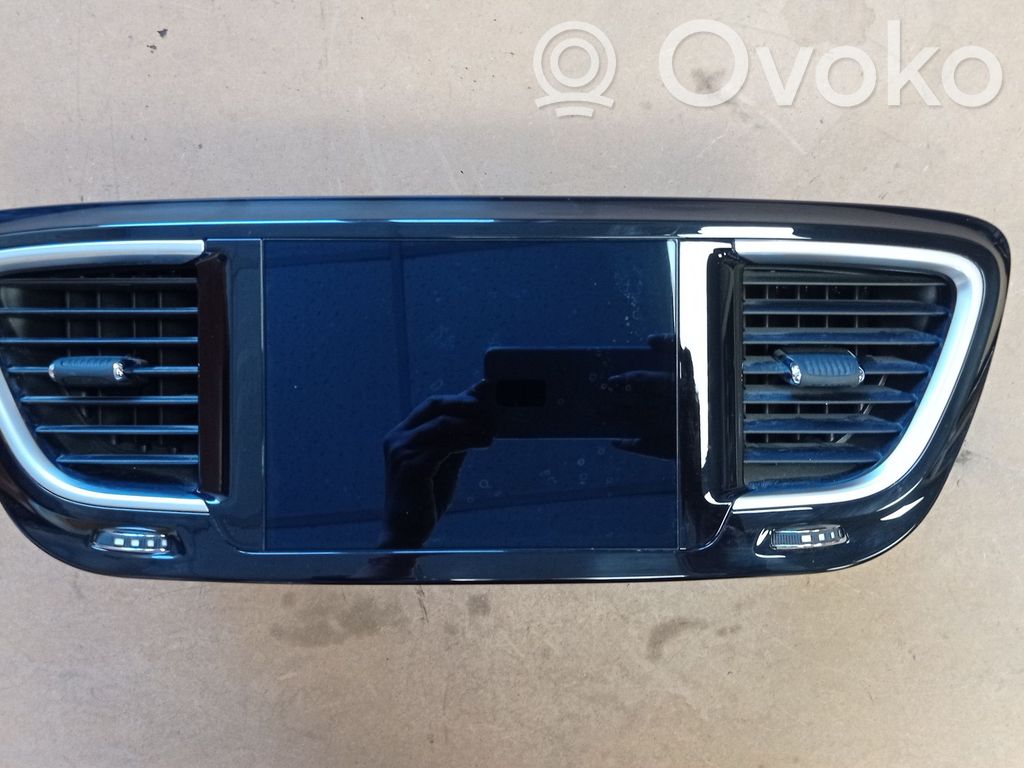 Chrysler Pacifica Screen/display/small screen 