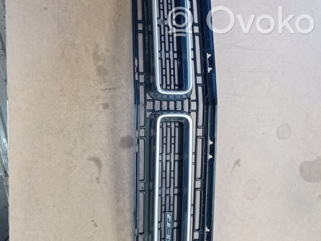 Dodge Challenger Grotelės viršutinės 