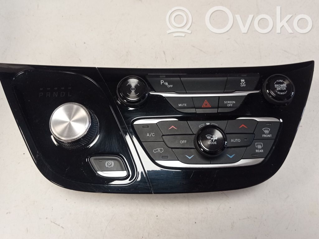 Chrysler Pacifica Climate control unit 
