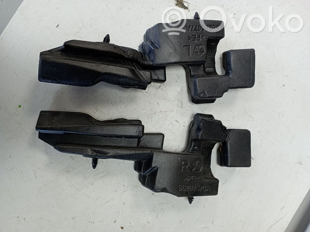Chrysler Pacifica Kita priekinių durų apdailos detalė 