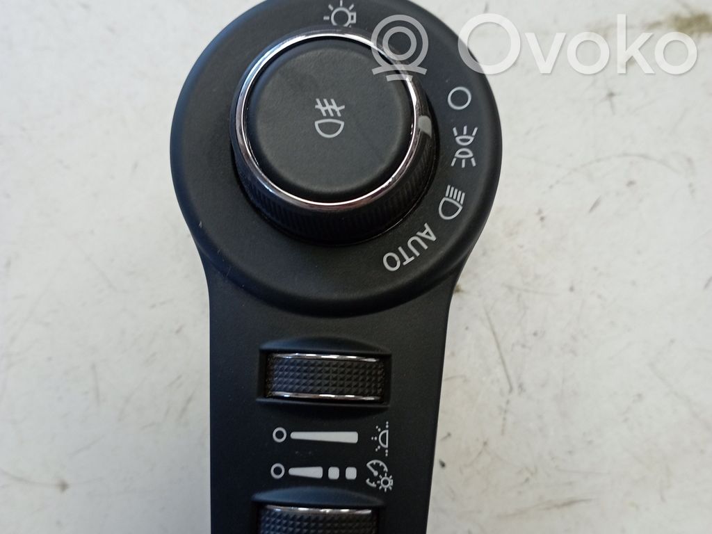 Chrysler Pacifica Light switch 