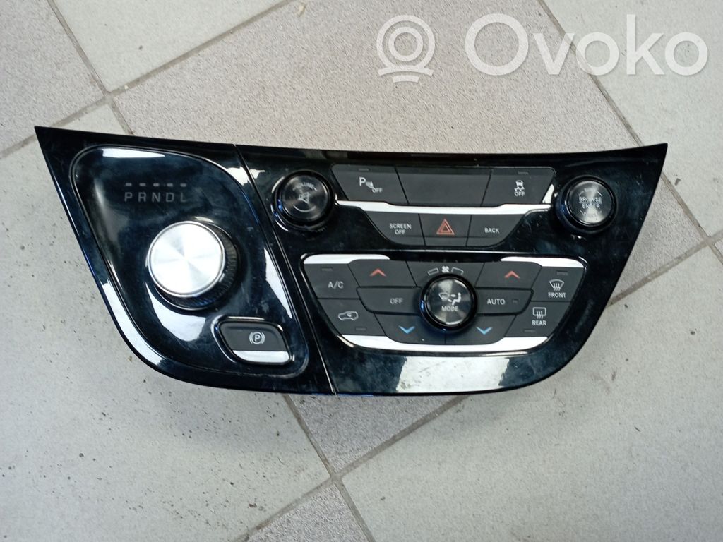 Chrysler Pacifica Climate control unit 