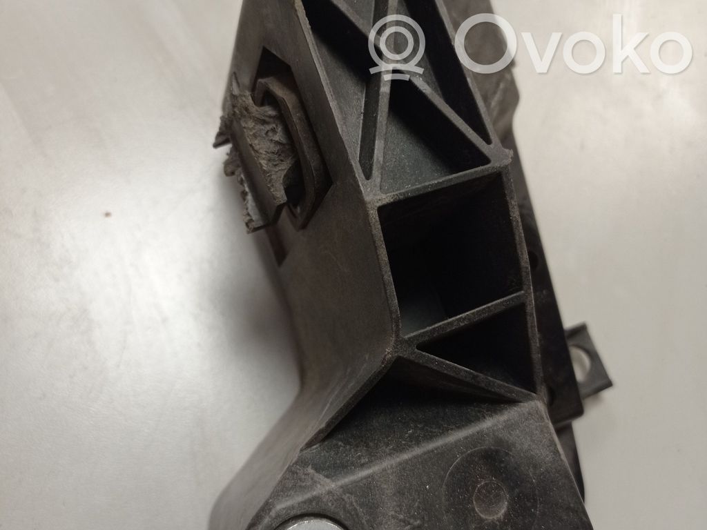 Chrysler Pacifica Radiator mount bracket 